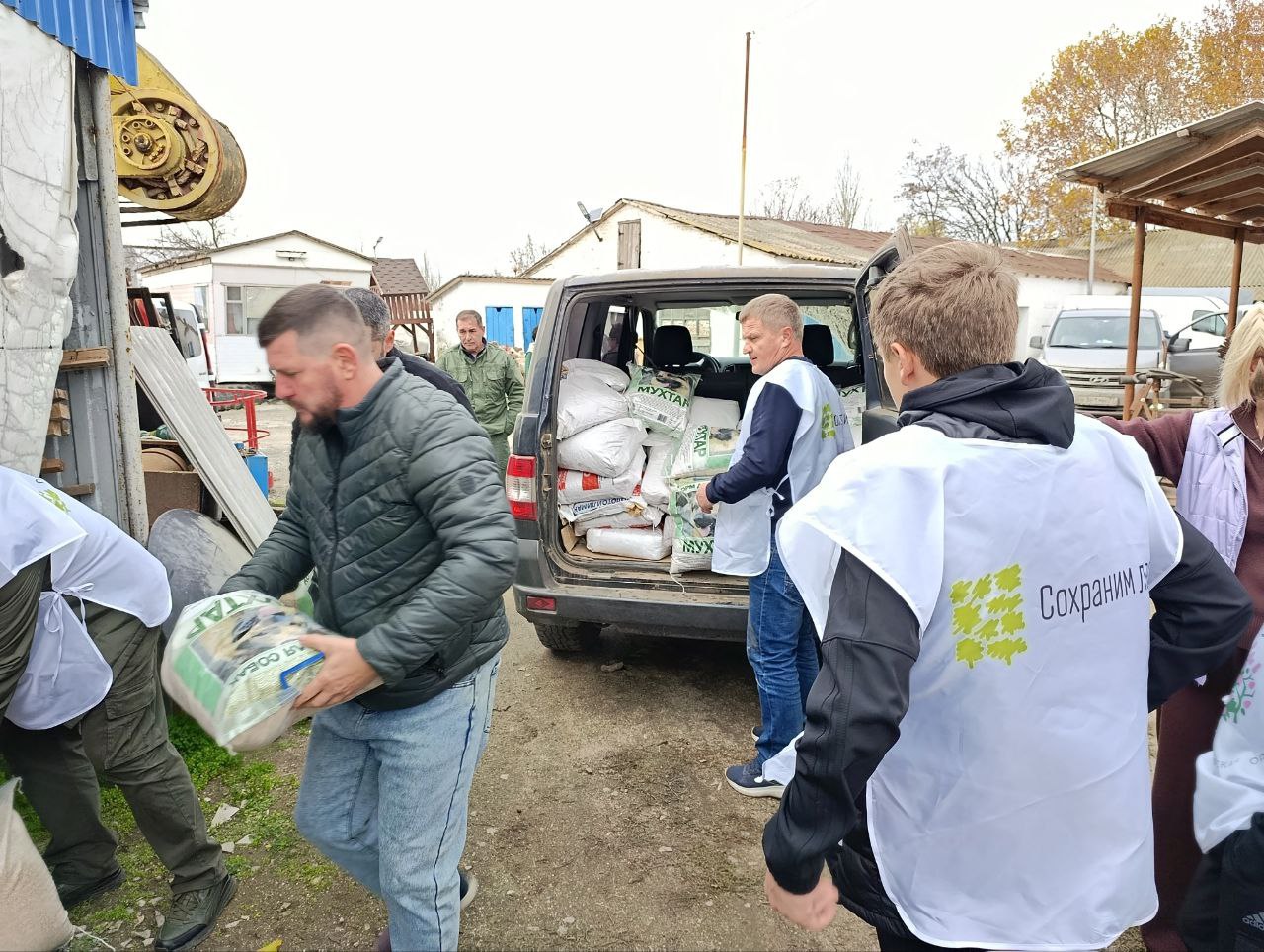 Приюту в Геническе передали 300 килограммов корма для животных Приюту в Геническе передали 300 килограммов корма для животных