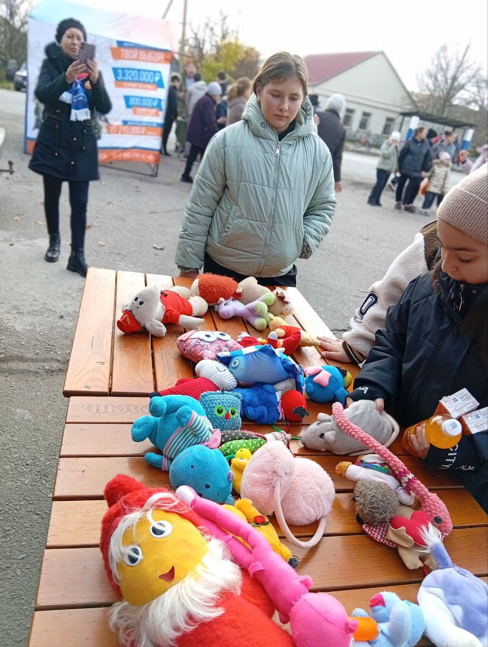 ЛДПР поздравила жителей Догмаровки с Днём села и передала гуманитарную помощь труженикам ЛДПР поздравила жителей Догмаровки с Днём села и передала гуманитарную помощь труженикам