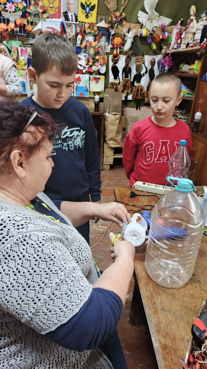 Мастер-класс по изготовлению кормушек прошел в селе Семихатки Мастер-класс по изготовлению кормушек прошел в селе Семихатки