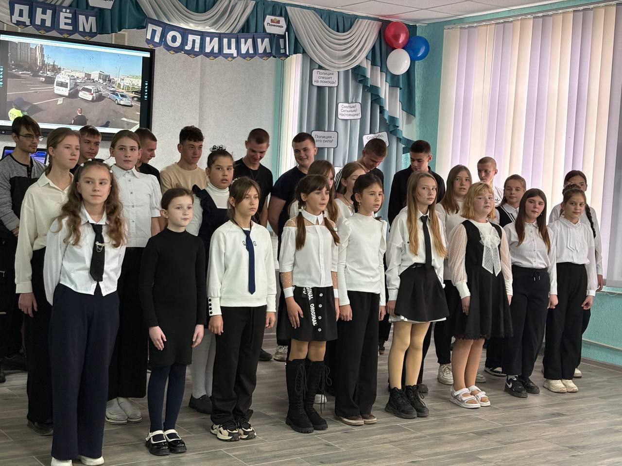 Сегодня в ГБОУ ХО «Нижнесерогозская школа Нижнесерогозского района» состоялся праздничный концерт, посвященный Дню полиции Сегодня в ГБОУ ХО «Нижнесерогозская школа Нижнесерогозского района» состоялся праздничный концерт, посвященный Дню полиции