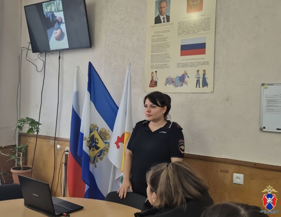 Сотрудники Госавтоинспекции провели занятие в Геническом техникуме