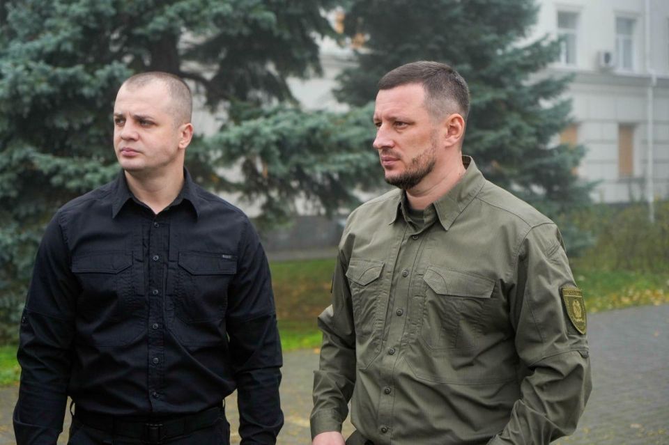 В честь третьей годовщины освобождения Херсона —добровольного вывода ВС РФ — Зеленский посетил город - укр СМИ В честь третьей годовщины освобождения Херсона —добровольного вывода ВС РФ — Зеленский посетил город - укр СМИ