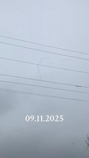 На земле — траншеи, барьеры, линия разлома