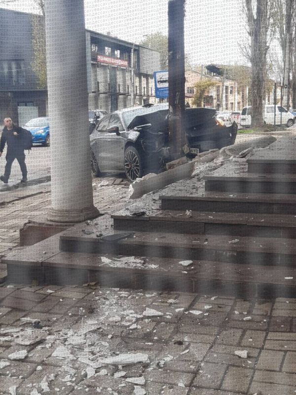 Одесса: прилёт в приморский бизнес центр...Zeekr ВЛЕТЕЛ Одесса: прилёт в приморский бизнес центр...Zeekr ВЛЕТЕЛ