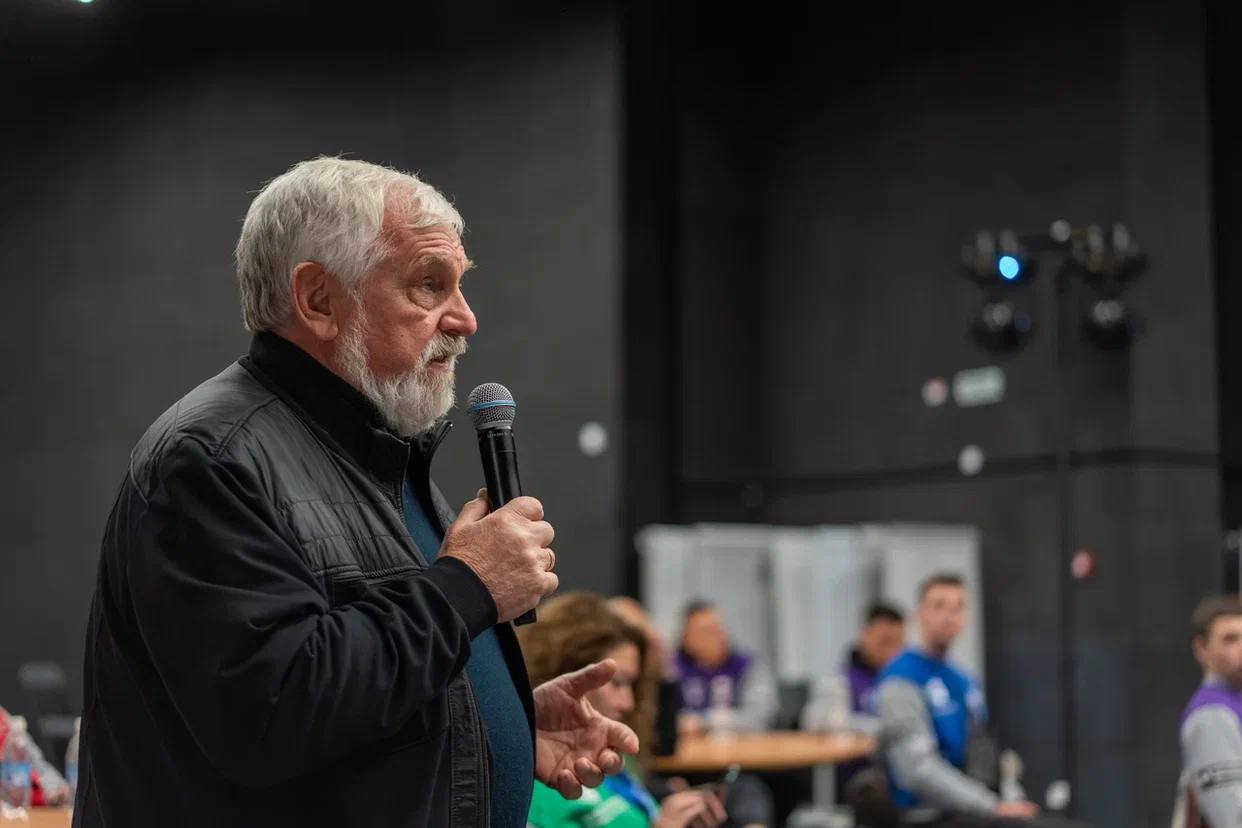 Документальный фильм «Незримый фронт» о подвиге волонтеров, поддерживающих участников СВО и мирных жителей, показали на молодежном форуме Херсонщины Документальный фильм «Незримый фронт» о подвиге волонтеров, поддерживающих участников СВО и мирных жителей, показали на молодежном форуме Херсонщины