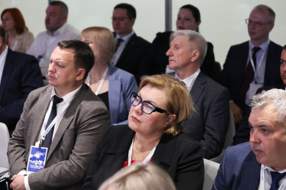 Представители Избирательной комиссии Херсонской области принимают участие в семинар-совещании по подготовке к выборам в Госдуму в 2026 году Представители Избирательной комиссии Херсонской области принимают участие в семинар-совещании по подготовке к выборам в Госдуму в 2026 году