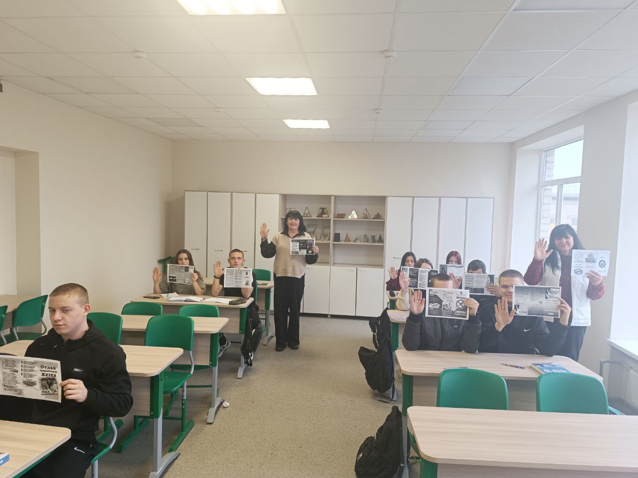 Информационный час под названием «Наркотики: путешествие туда, откуда нет возврата» и тематическая беседа «Дьявол по имени Кайф» Информационный час под названием «Наркотики: путешествие туда, откуда нет возврата» и тематическая беседа «Дьявол по имени Кайф»