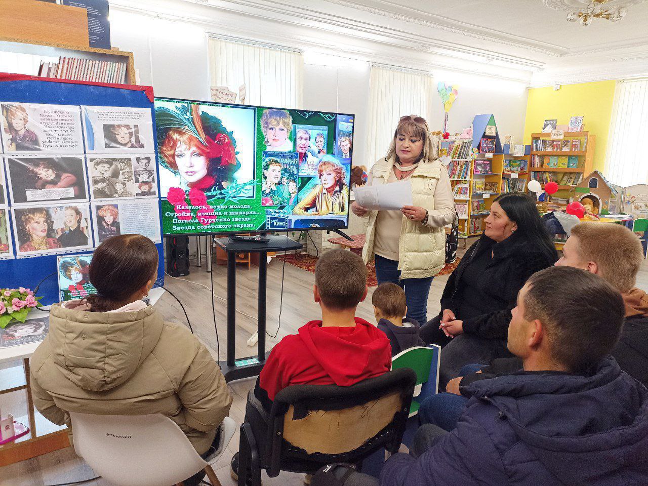 В Любимовской библиотеке прошёл литературный видео-час «Легенда сцены и экрана» В Любимовской библиотеке прошёл литературный видео-час «Легенда сцены и экрана»