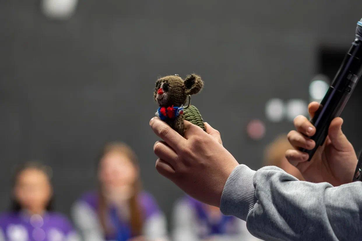 Документальный фильм «Незримый фронт» о подвиге волонтеров, поддерживающих участников СВО и мирных жителей, показали на молодежном форуме Херсонщины Документальный фильм «Незримый фронт» о подвиге волонтеров, поддерживающих участников СВО и мирных жителей, показали на молодежном форуме Херсонщины