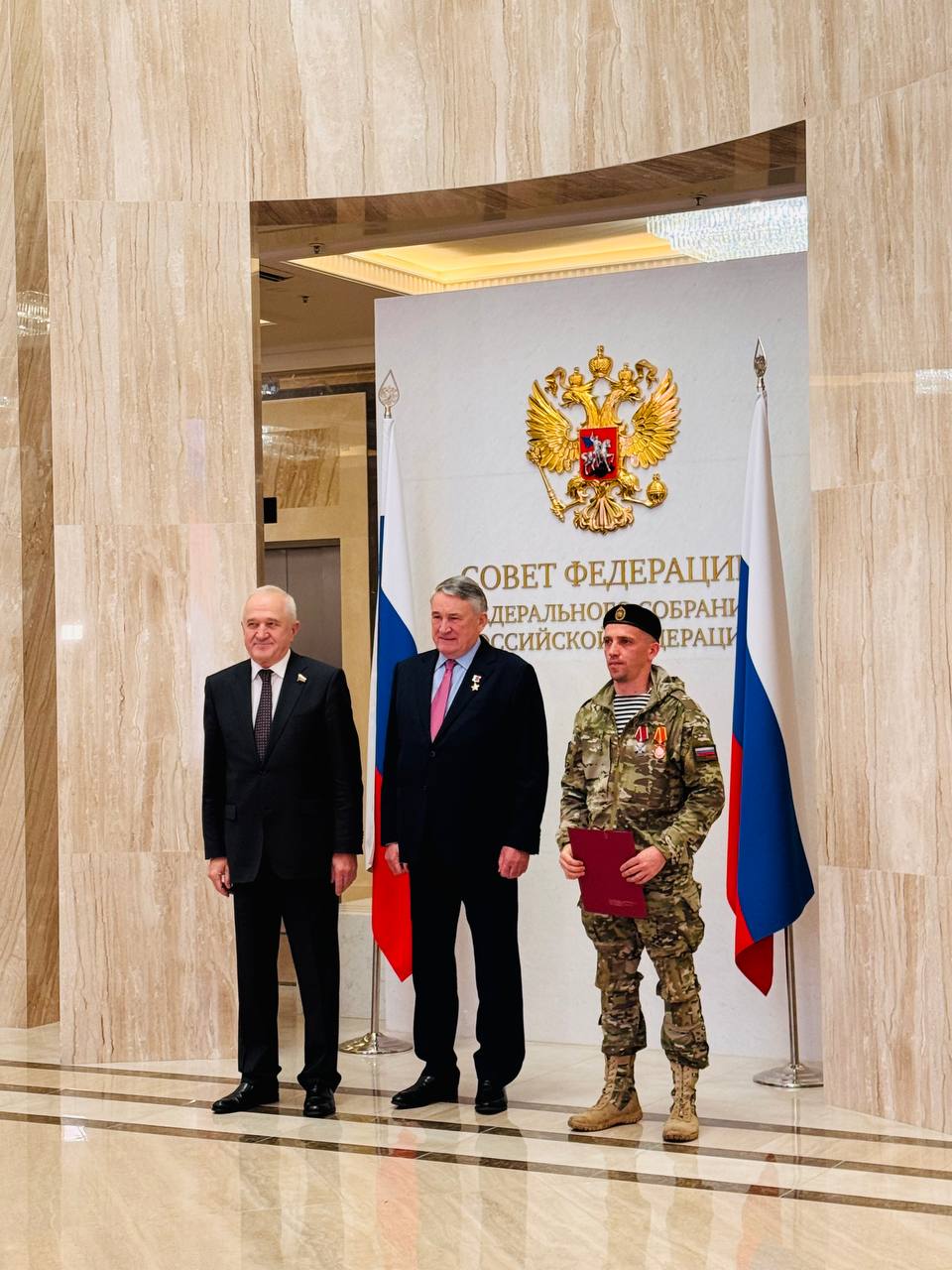 Константин Басюк: Герои «ТРУБЫ». Сегодня в Совете Федерации вместе с вице-спикером СФ Юрием Воробьёвым, председателем Комитета по обороне и безопасности Владимиром Булавиным, коллегами по Комитету, поучаствовал в открытии... Константин Басюк: Герои «ТРУБЫ». Сегодня в Совете Федерации вместе с вице-спикером СФ Юрием Воробьёвым, председателем Комитета по обороне и безопасности Владимиром Булавиным, коллегами по Комитету, поучаствовал в открытии...