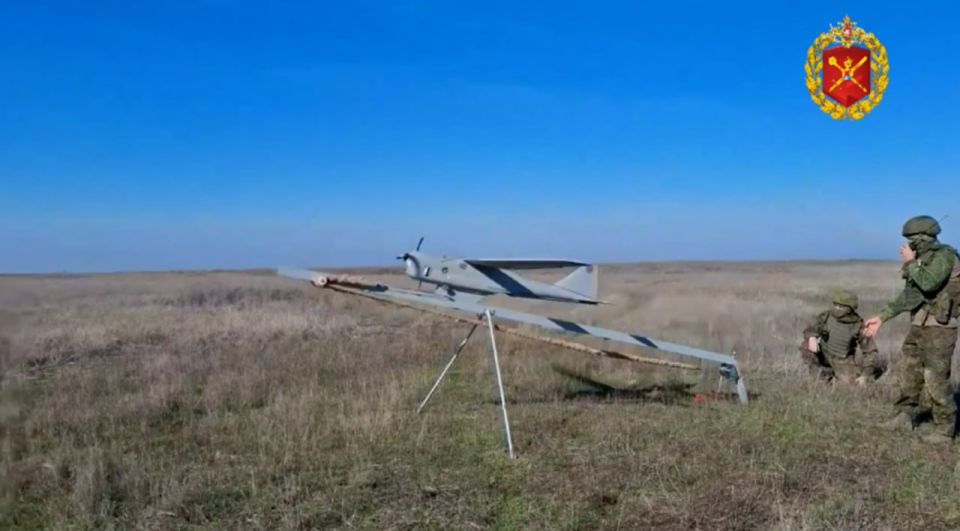 Работа в связке. Расчёт БпЛА «Орлан-10» выявил и передал координаты украинской САУ «Богдана» на правом берегу Днепра Работа в связке. Расчёт БпЛА «Орлан-10» выявил и передал координаты украинской САУ «Богдана» на правом берегу Днепра