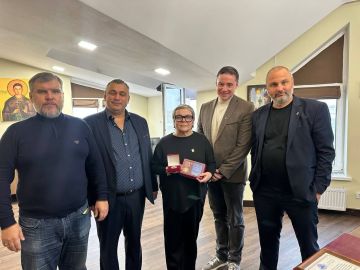 Татьяна Юрьевна Томилина настоящая русская надёжная женщина соединившая в себе нежные черты русской красавицы и опытного руководителя Херсонской областной думы