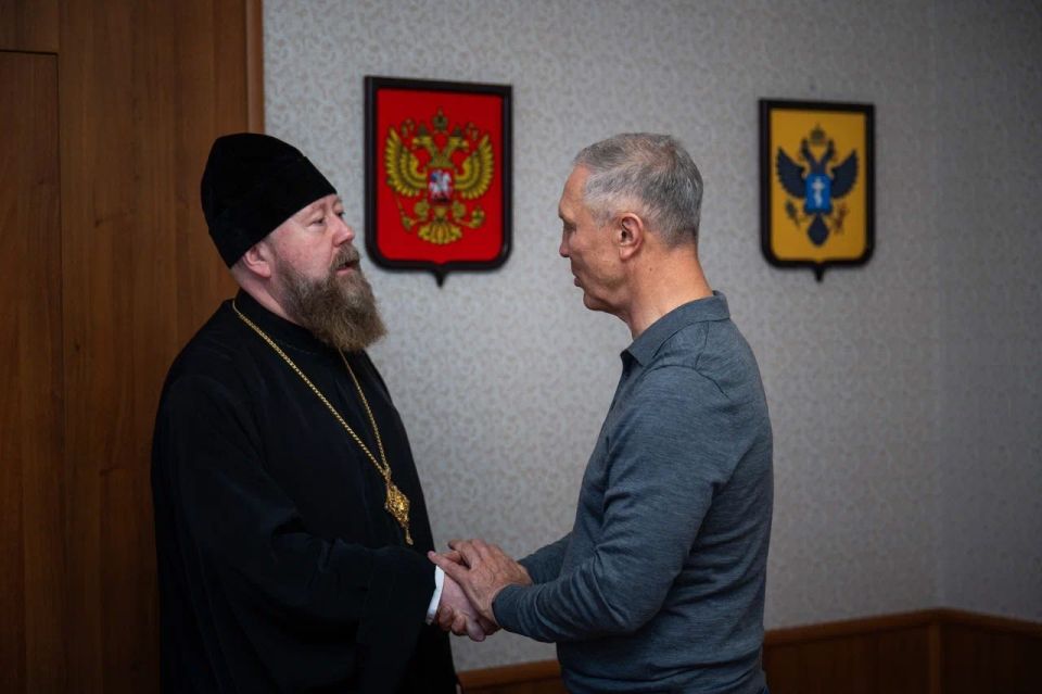 Владимир Сальдо обсудил с епископом Скадовским и Алешкинским Филаретом поддержку, которую священники оказывают людям Владимир Сальдо обсудил с епископом Скадовским и Алешкинским Филаретом поддержку, которую священники оказывают людям