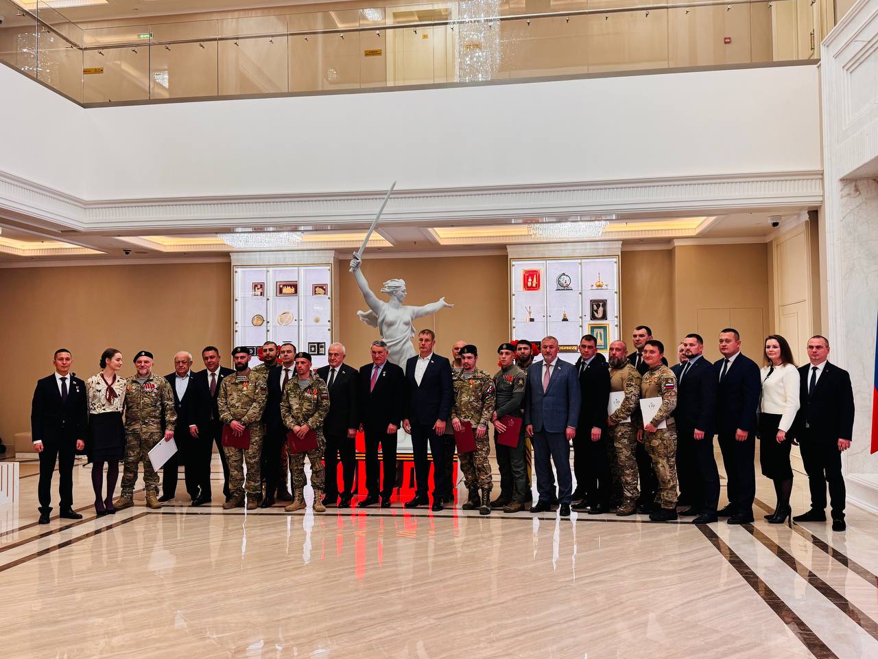 Константин Басюк: Герои «ТРУБЫ». Сегодня в Совете Федерации вместе с вице-спикером СФ Юрием Воробьёвым, председателем Комитета по обороне и безопасности Владимиром Булавиным, коллегами по Комитету, поучаствовал в открытии... Константин Басюк: Герои «ТРУБЫ». Сегодня в Совете Федерации вместе с вице-спикером СФ Юрием Воробьёвым, председателем Комитета по обороне и безопасности Владимиром Булавиным, коллегами по Комитету, поучаствовал в открытии...