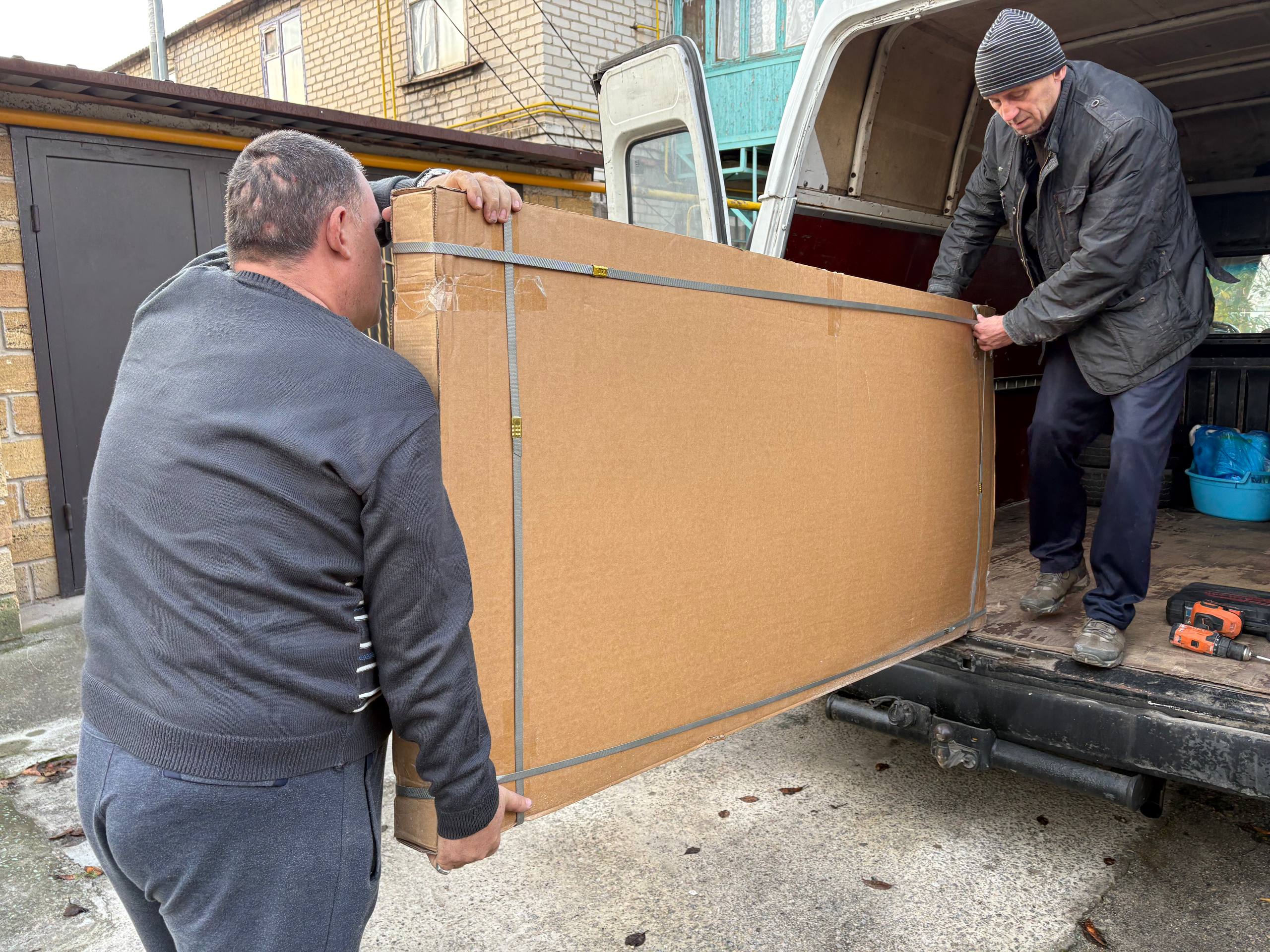 Владимир Оганесов: Уважаемые новокаховчане!. Жители нашего округа — это наша большая семья, и в семье не оставляют в беде тех, кому особенно трудно Владимир Оганесов: Уважаемые новокаховчане!. Жители нашего округа — это наша большая семья, и в семье не оставляют в беде тех, кому особенно трудно