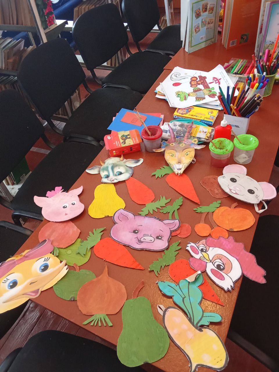 Юные таланты в Братской библиотеке: волшебство из цветной бумаги Юные таланты в Братской библиотеке: волшебство из цветной бумаги