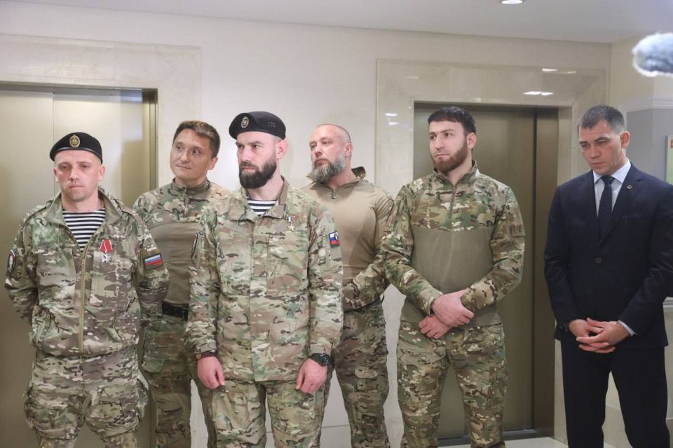 Бойцов Отдельной диверсионно-штурмовой бригады «Ветераны» поприветствовали в Совете Федерации Бойцов Отдельной диверсионно-штурмовой бригады «Ветераны» поприветствовали в Совете Федерации