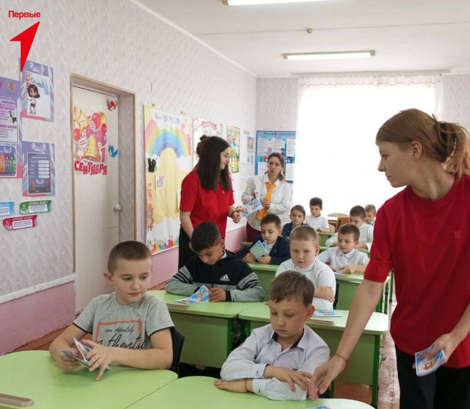 Первые Чаплинской школы № 2 провели необычный урок для второклассников Первые Чаплинской школы № 2 провели необычный урок для второклассников