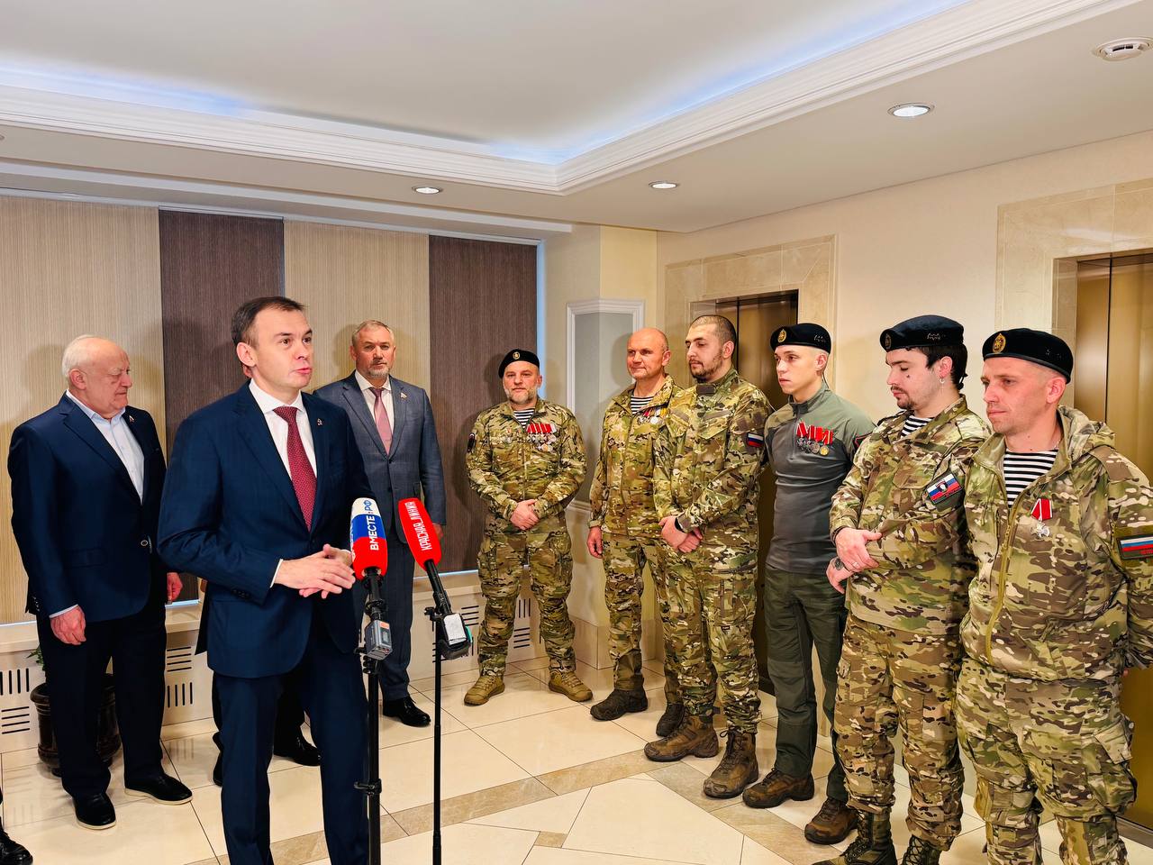 Константин Басюк: Герои «ТРУБЫ». Сегодня в Совете Федерации вместе с вице-спикером СФ Юрием Воробьёвым, председателем Комитета по обороне и безопасности Владимиром Булавиным, коллегами по Комитету, поучаствовал в открытии... Константин Басюк: Герои «ТРУБЫ». Сегодня в Совете Федерации вместе с вице-спикером СФ Юрием Воробьёвым, председателем Комитета по обороне и безопасности Владимиром Булавиным, коллегами по Комитету, поучаствовал в открытии...