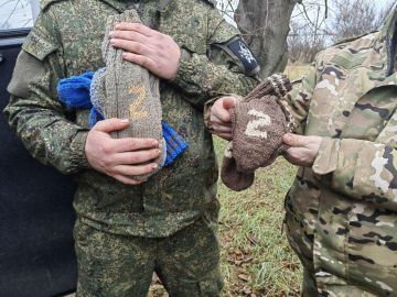 «Твои руки – их тепло»: образовательные организации региона плетут нити поддержки для героев СВО