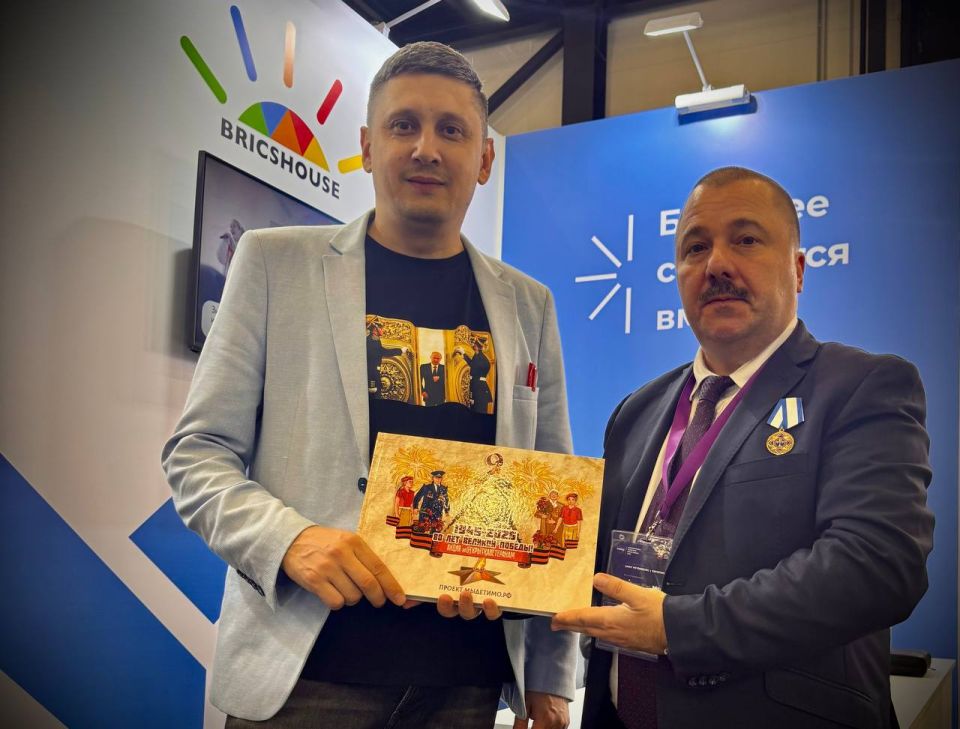 Руководитель Постоянного Представительства Херсонской области при Правительстве РФ Владимир Боделан провёл рабочую встречу с основателем группы компаний "ЗИС" Тимуром Искандаровым и заместителем Председателя Совета по... Руководитель Постоянного Представительства Херсонской области при Правительстве РФ Владимир Боделан провёл рабочую встречу с основателем группы компаний "ЗИС" Тимуром Искандаровым и заместителем Председателя Совета по...