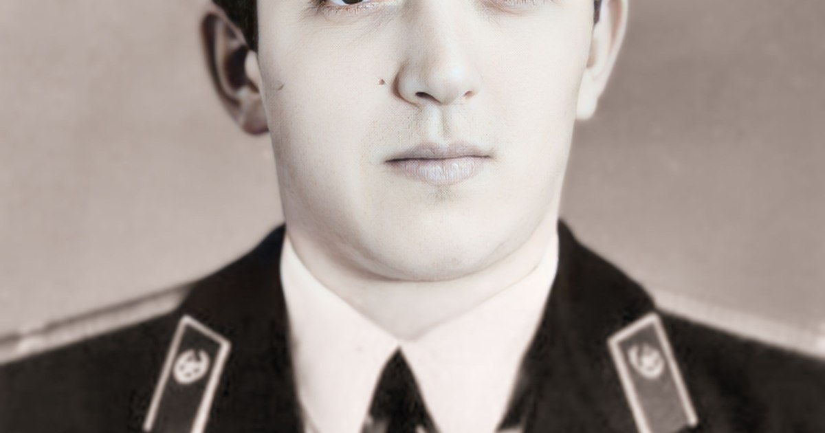 Надежда Бабешко: В сегодняшнем выпуске мы предлагаем вашему вниманию статью Ольги Ивановны Банашевской, посвященную Герою Советского Союза, уроженцу Ивановки, в честь которого названа одна из улиц нашего посёлка - Виктору...