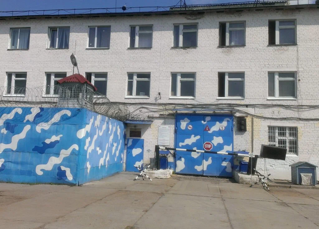 Грузовик с оружием, гранатой и другим арсеналом пытался заехать в колонию № 47 в Каменске-Уральском