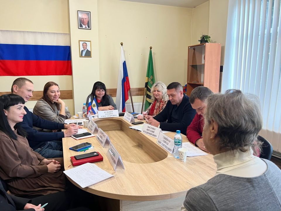 Детскую площадку обновят в селе Новониколаевка Новотроицкого округа по поручению Владимира Сальдо