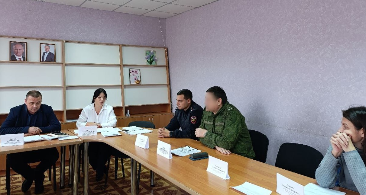 В Чаплинке состоялось очередное заседание Комиссии по делам несовершеннолетних и защите их прав (КДН и ЗП) В Чаплинке состоялось очередное заседание Комиссии по делам несовершеннолетних и защите их прав (КДН и ЗП)