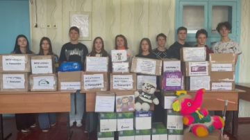 В Горьковскую школу доставили гуманитарный груз с канцтоварами из Республики Коми