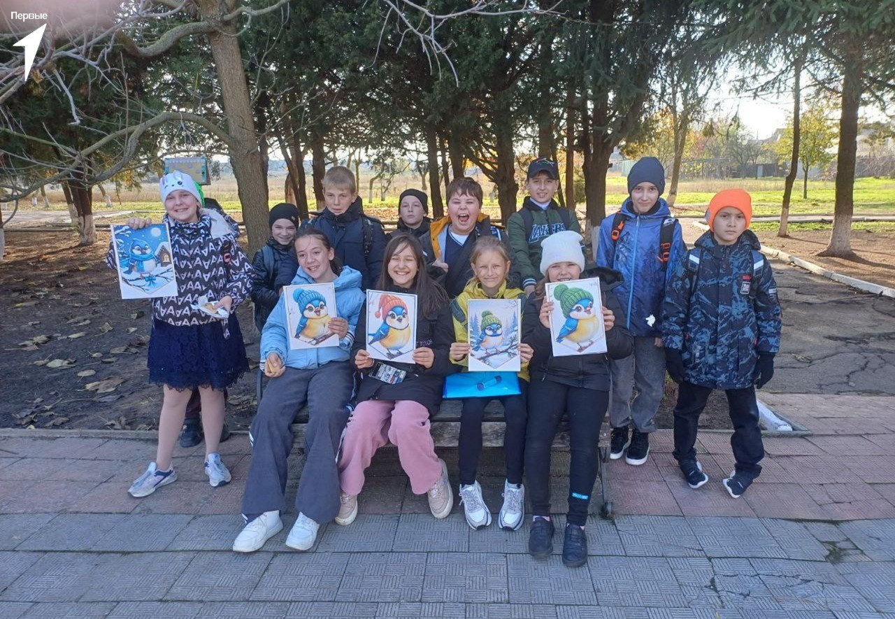 Первые Лазурненской школы отметили Синичкин день