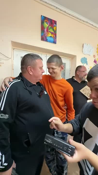 Валерия Петрусевич: Вот для этих добрых, отзывчивых ребят, воспитанников Алешкинского детского дома, мы помогаем обустроить компьютерный класс и другие помещения