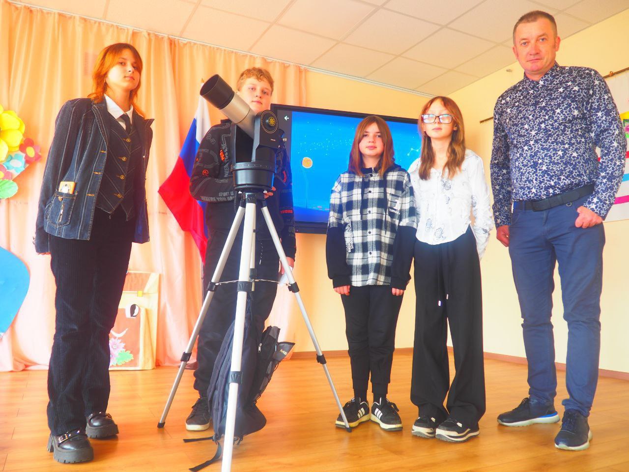 Новые горизонты в Лазурненской библиотеке: школьники открывают для себя мир филателии и астрономии! Новые горизонты в Лазурненской библиотеке: школьники открывают для себя мир филателии и астрономии!