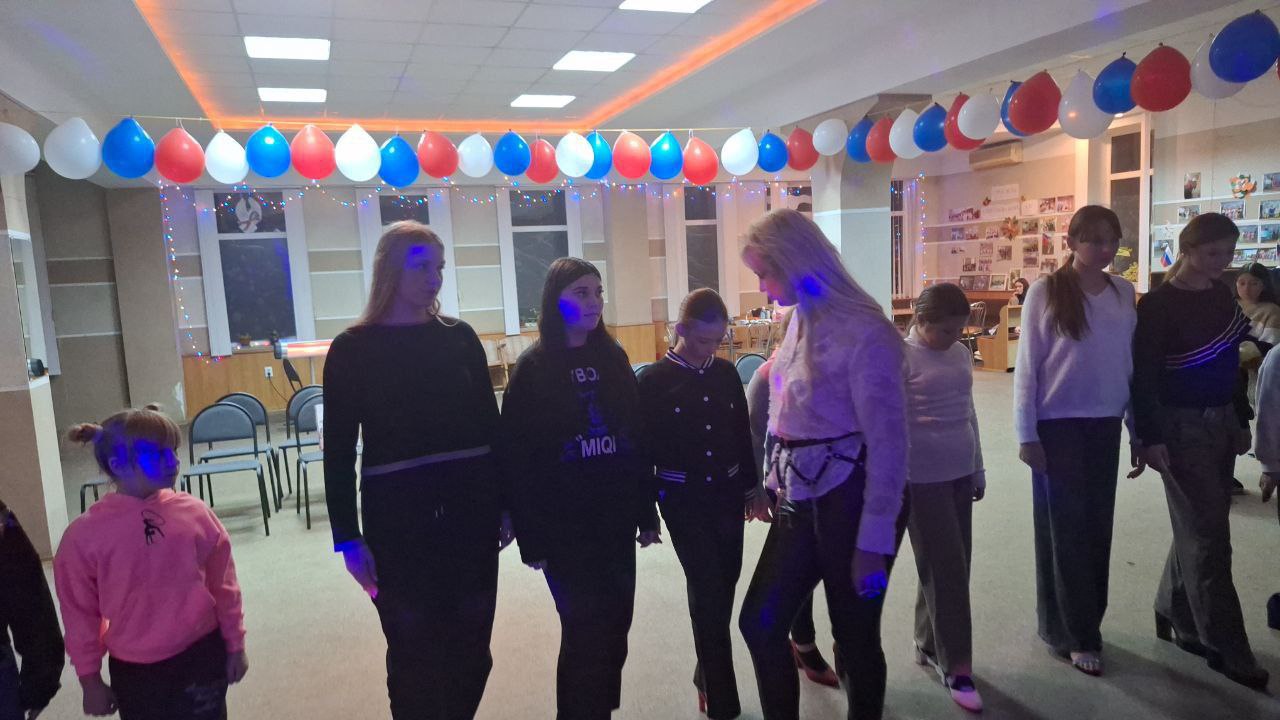 «Я-леди»: В Алексеевке прошел урок красоты и стиля для школьниц «Я-леди»: В Алексеевке прошел урок красоты и стиля для школьниц