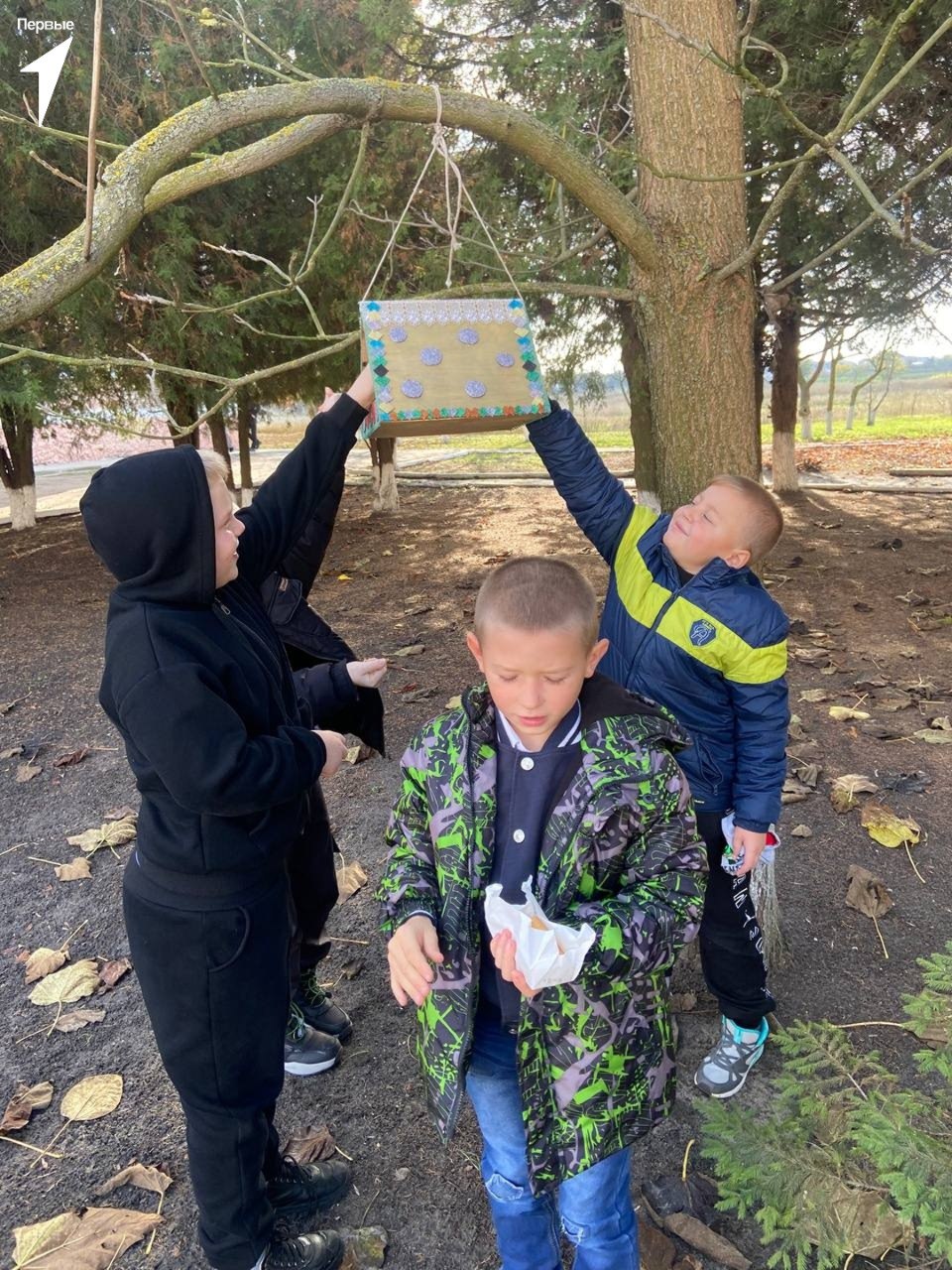 Первые Лазурненской школы отметили Синичкин день Первые Лазурненской школы отметили Синичкин день