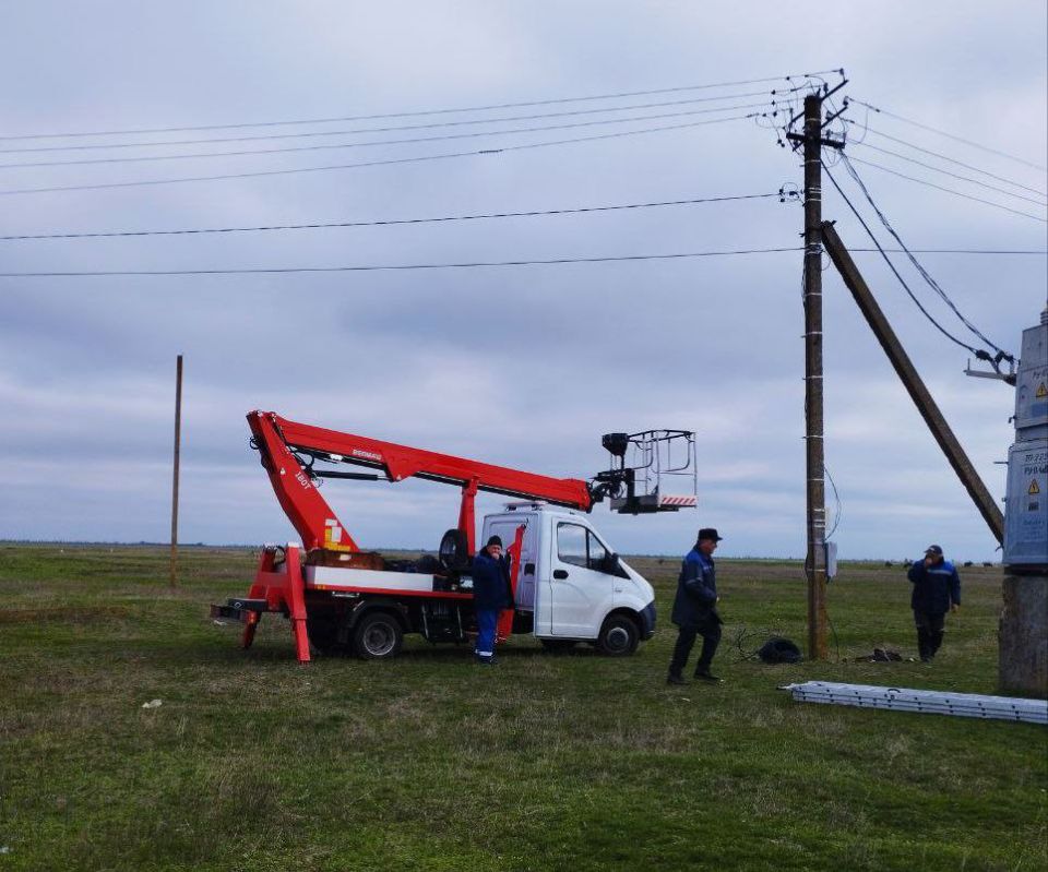 В населенных пунктах Каховского округа продолжается ремонт уличного освещения В населенных пунктах Каховского округа продолжается ремонт уличного освещения