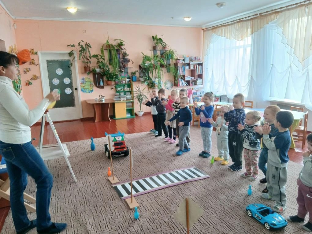 Малыши Владимировского детского сада изучают правила дорожного движения Малыши Владимировского детского сада изучают правила дорожного движения