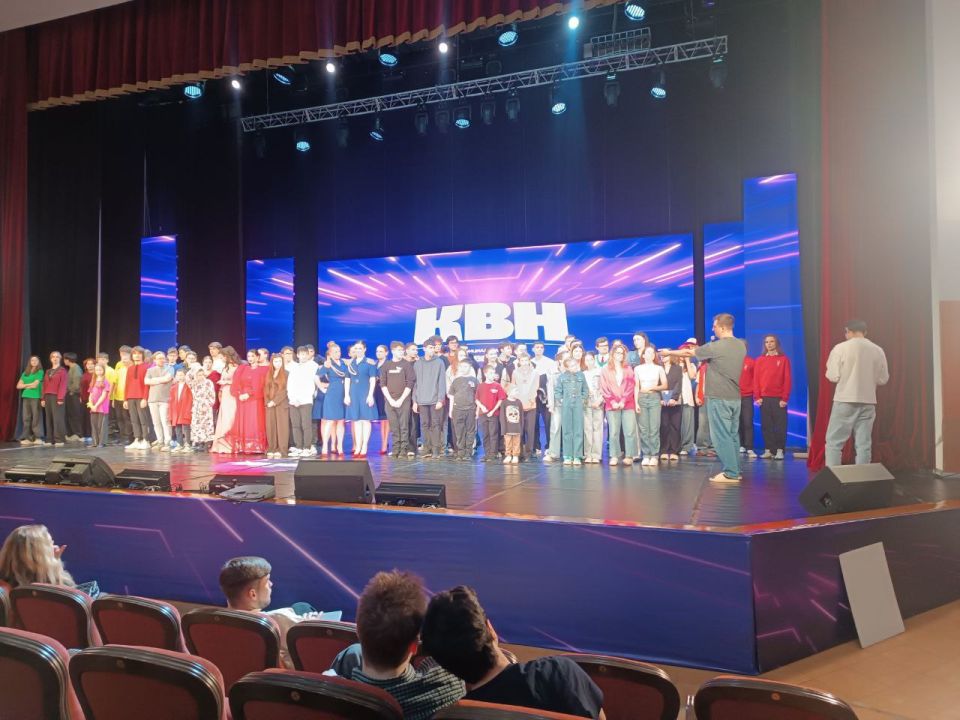 Херсонская команда "Рука в синице" вышла в финал Официальной Северной лиги КВН 2025 года Херсонская команда "Рука в синице" вышла в финал Официальной Северной лиги КВН 2025 года