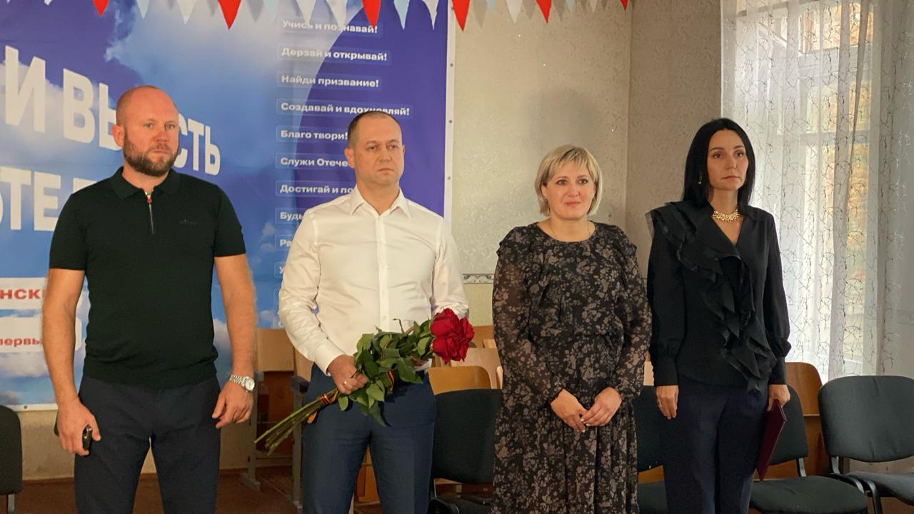 Владимир Сальдо: В Ивановской школе открыли «Парту Героя» — наш земляк Фёдор Резник, Герой Советского Союза, вернулся в класс Владимир Сальдо: В Ивановской школе открыли «Парту Героя» — наш земляк Фёдор Резник, Герой Советского Союза, вернулся в класс