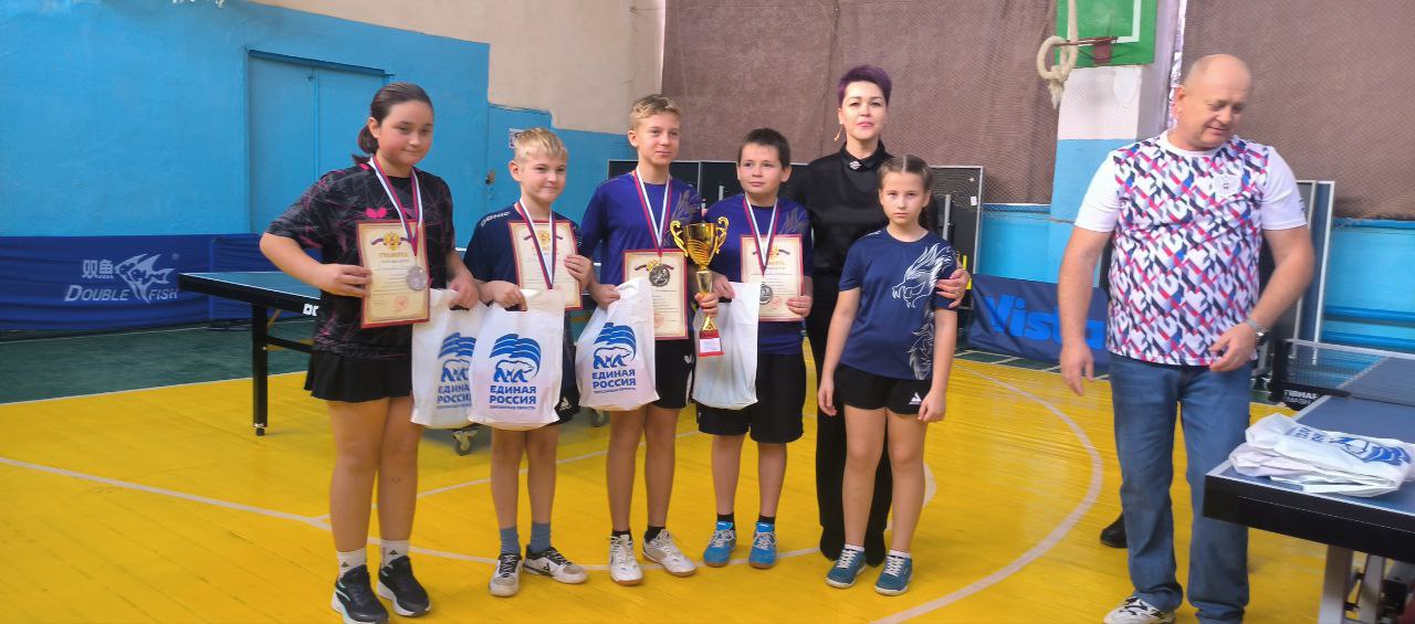 В Геническе теннисисты поборолись за Кубок Главы округа В Геническе теннисисты поборолись за Кубок Главы округа