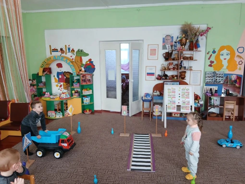 Малыши Владимировского детского сада изучают правила дорожного движения Малыши Владимировского детского сада изучают правила дорожного движения