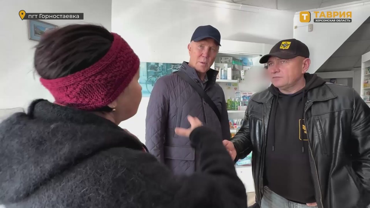 Губернатор Владимир Сальдо вчера посетил Дом культуры в Горностаевке