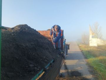 В Каховском округе продолжается временный ремонт дорог