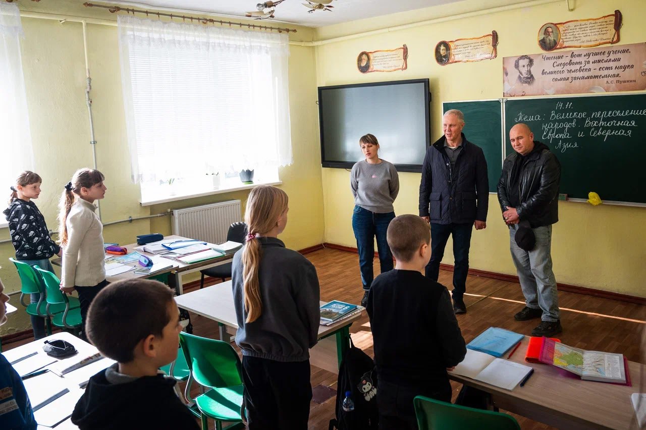 Владимир Сальдо: Побывал в Константиновской школе Горностаевского района Владимир Сальдо: Побывал в Константиновской школе Горностаевского района