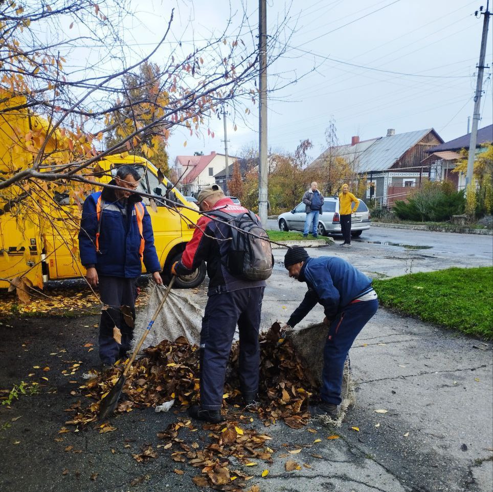 Коммунальные работники Каховки каждое утро выходят на улицы, чтобы обеспечить чистоту и благоустройство города Коммунальные работники Каховки каждое утро выходят на улицы, чтобы обеспечить чистоту и благоустройство города