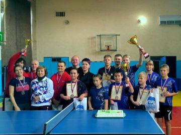 Кубок главы Генического округа по настольному теннису объединил спортсменов разного возраста и возможностей
