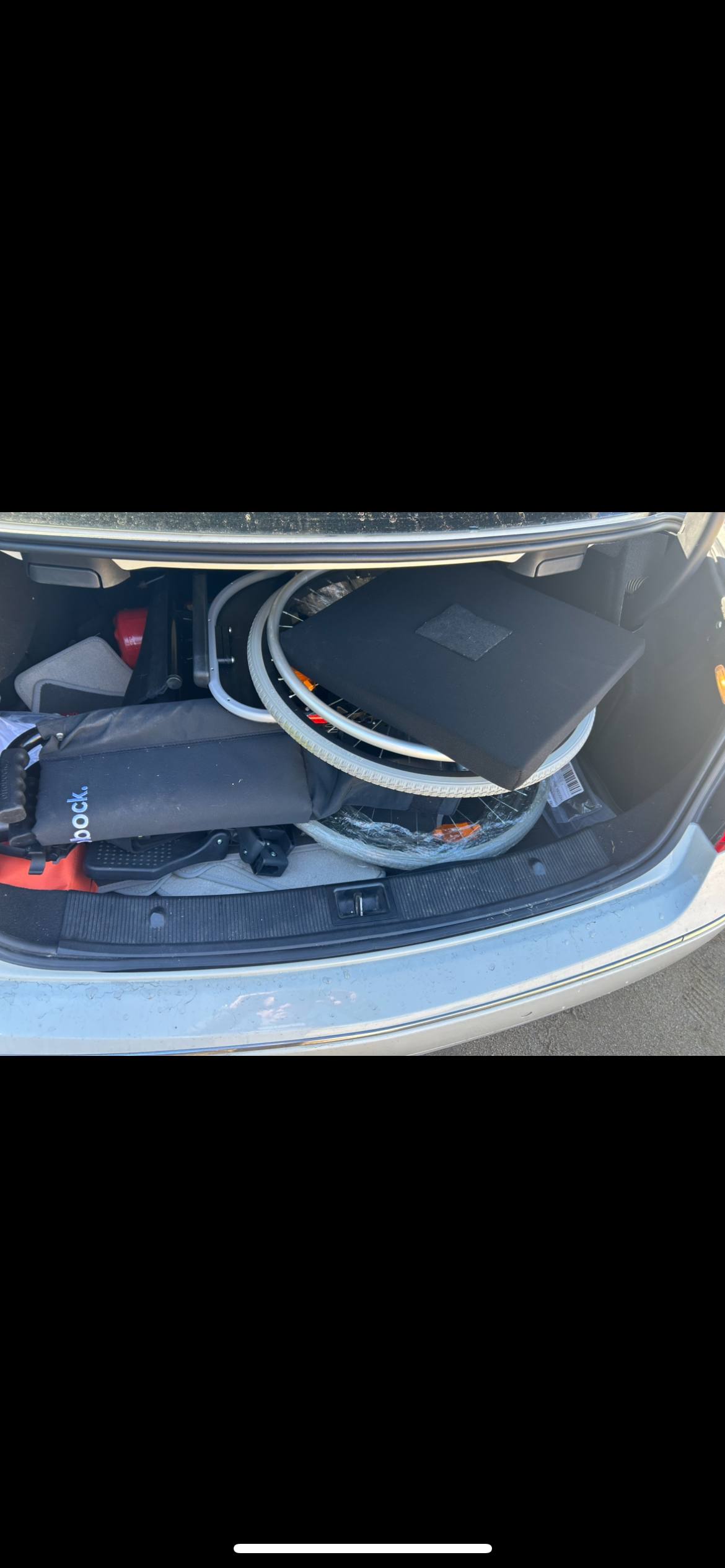 Александр Фомин: Поддержка в действии: в гуманитарный центр «Единой России» передана инвалидная коляска