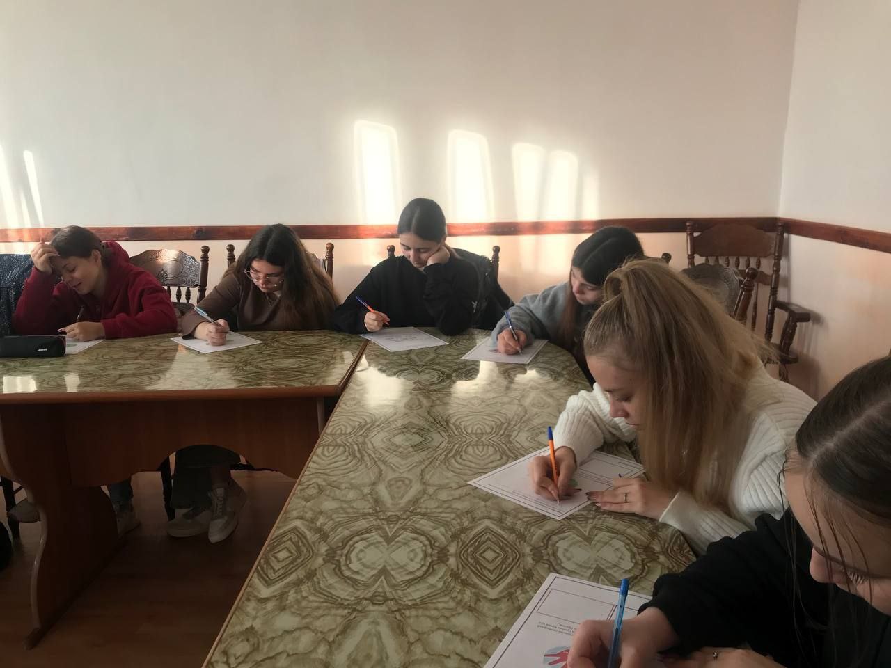 В Тавричанской школе прошла акция «Нет наркотикам» В Тавричанской школе прошла акция «Нет наркотикам»