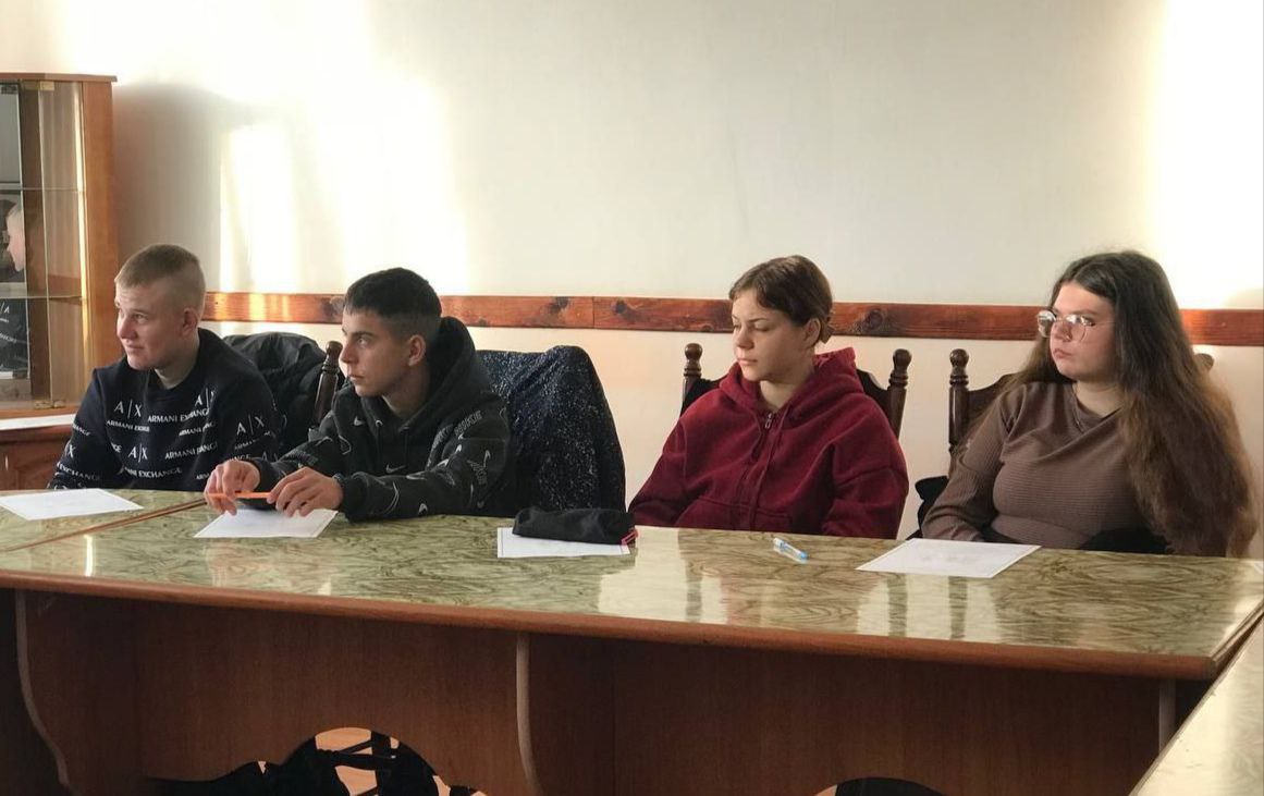 В Тавричанской школе прошла акция «Нет наркотикам» В Тавричанской школе прошла акция «Нет наркотикам»