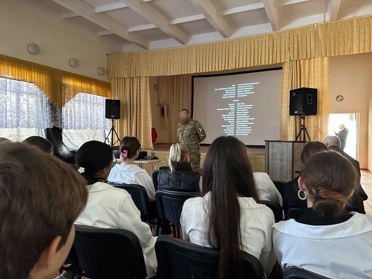 Энвер Абдураимов: Встретился с участниками проекта Единой России «Киносреда» и провел урок мужества для школьников Александровки Энвер Абдураимов: Встретился с участниками проекта Единой России «Киносреда» и провел урок мужества для школьников Александровки